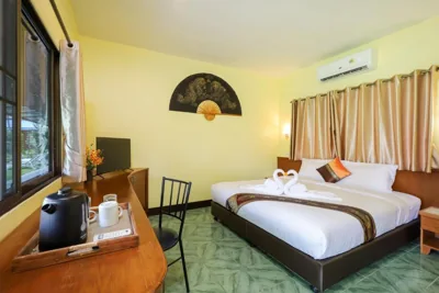 Deluxe King Room — The GoldDiggers Resort